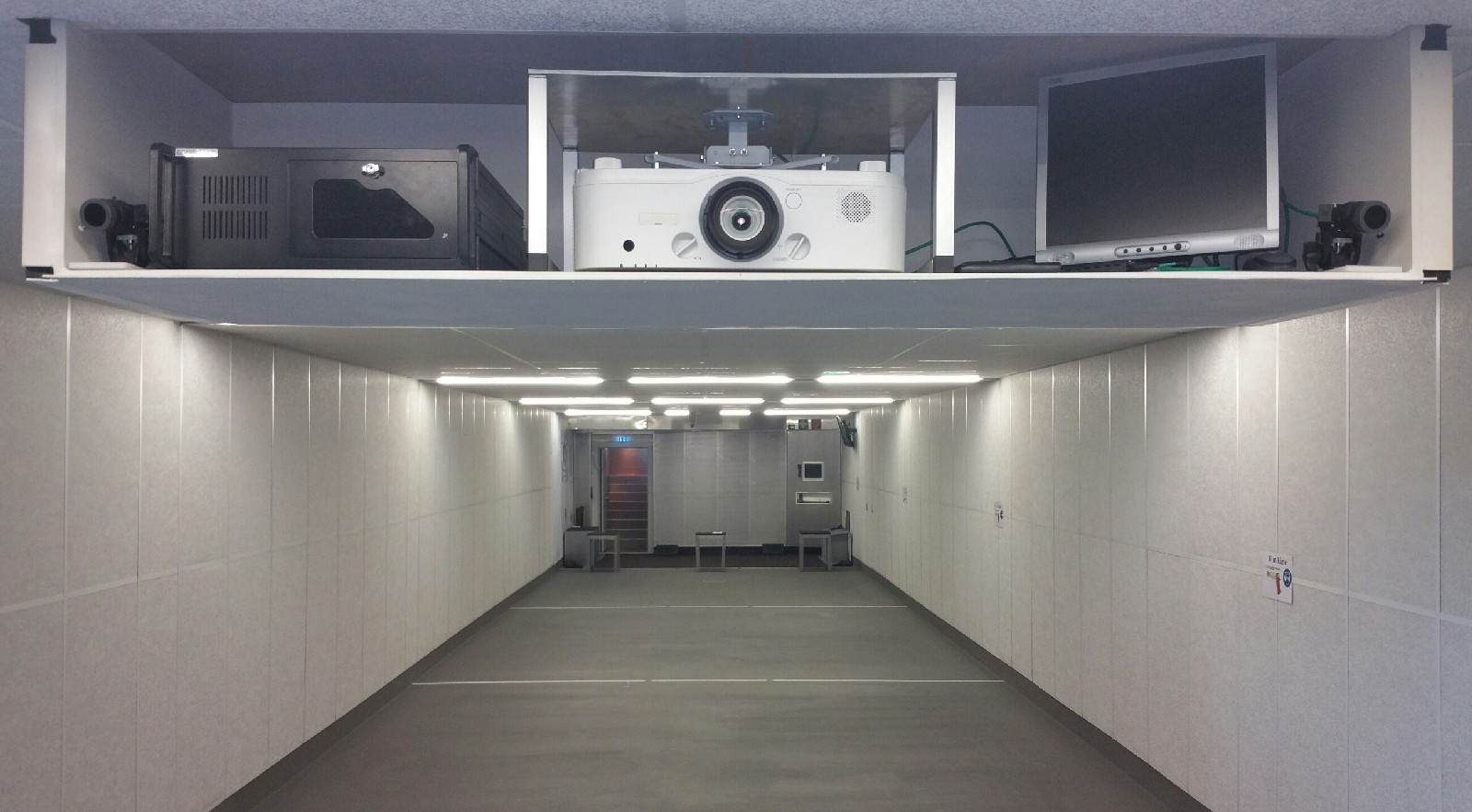Projektionsbühne - Digitale Infrarot-Treffererkenungskameras - NEC Projektor